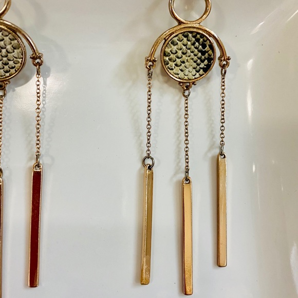 HP! 🐍 CC Snakeskin Print Gold Tone Earrings - Picture 3 of 6